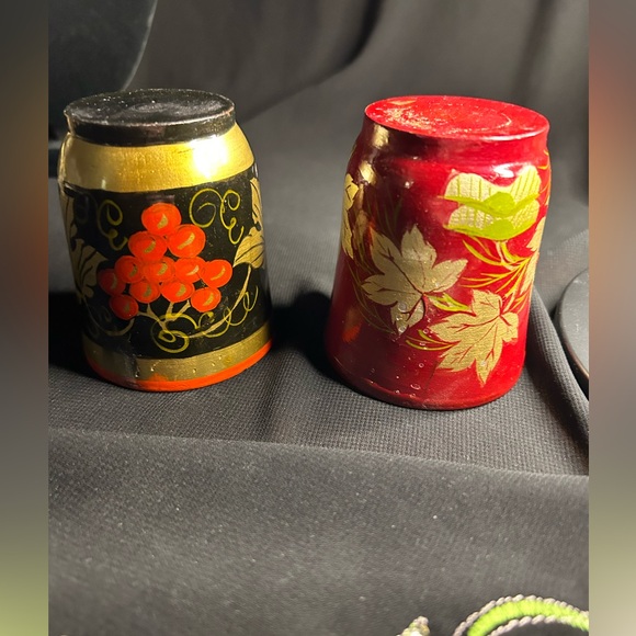 VTG Hand painted set of 2 wooden decorative cups. Unsigned - Picture 4 of 7